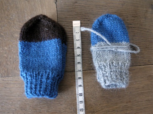 Strickmuster Jamie: Baby-Handschuhe | raupenblau